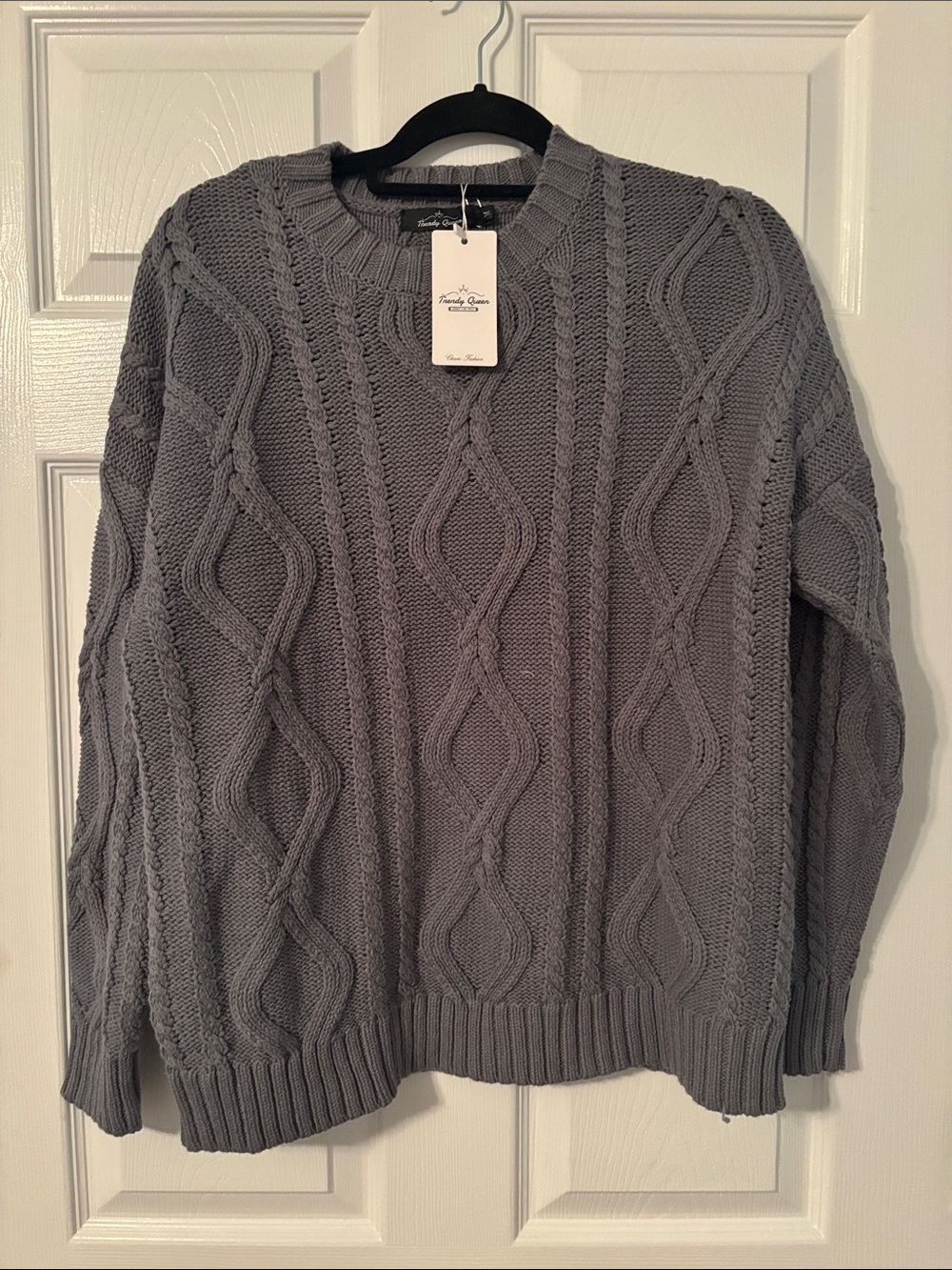 Cozy Cable Knit Crewneck Sweater - Gray